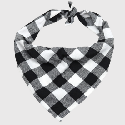 https://cdn.shopify.com/s/files/1/0763/9767/4819/files/Bandana_pour_grand_chien_blanc_noir.png?v=1692194663