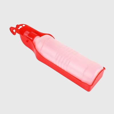 https://cdn.shopify.com/s/files/1/0763/9767/4819/files/Biberon_distributeur_d_eau_pour_chien_rouge.png?v=1766076249