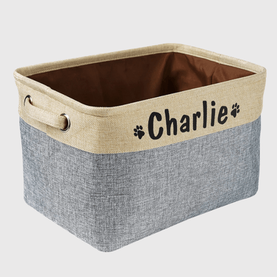 https://cdn.shopify.com/s/files/1/0763/9767/4819/files/Boite_rangement_jouet_chien_gris.png?v=1749138658