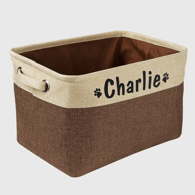 https://cdn.shopify.com/s/files/1/0763/9767/4819/files/Boite_rangement_jouet_chien_marron.png?v=1749138658