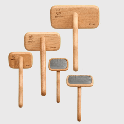 https://cdn.shopify.com/s/files/1/0763/9767/4819/files/Brosse_Pour_Chien_Professionnelle.png?v=1727099861