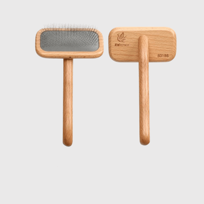 https://cdn.shopify.com/s/files/1/0763/9767/4819/files/Brosse_Pour_Chien_Professionnelle_M.png?v=1727099823