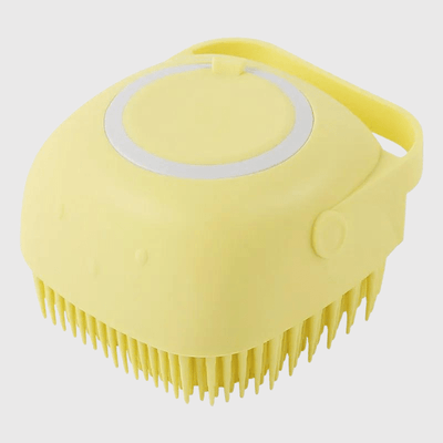 https://cdn.shopify.com/s/files/1/0763/9767/4819/files/Brosse_de_bain_pour_chien_carre_jaune.png?v=1746199318