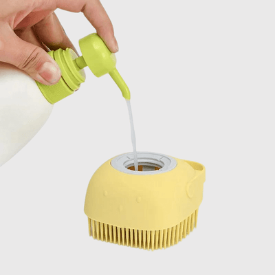 https://cdn.shopify.com/s/files/1/0763/9767/4819/files/Brosse_de_bain_pour_chien_carre_mousse.png?v=1746199318