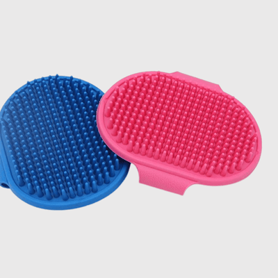 https://cdn.shopify.com/s/files/1/0763/9767/4819/files/Brosse_demelante_pour_chien_malinois.png?v=1727101603