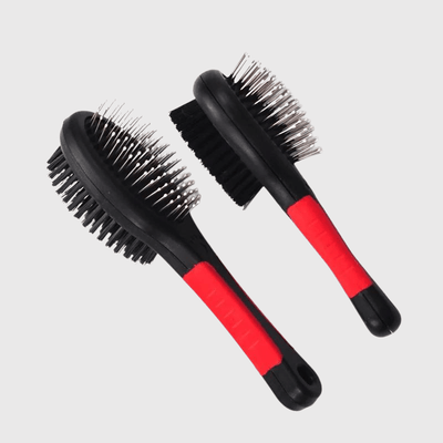 https://cdn.shopify.com/s/files/1/0763/9767/4819/files/Brosse_double-face_pour_chien_taille.png?v=1700072420