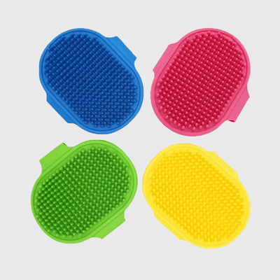 https://cdn.shopify.com/s/files/1/0763/9767/4819/files/Brosse_pour_chien_ronde_noir_modele.png?v=1700144565