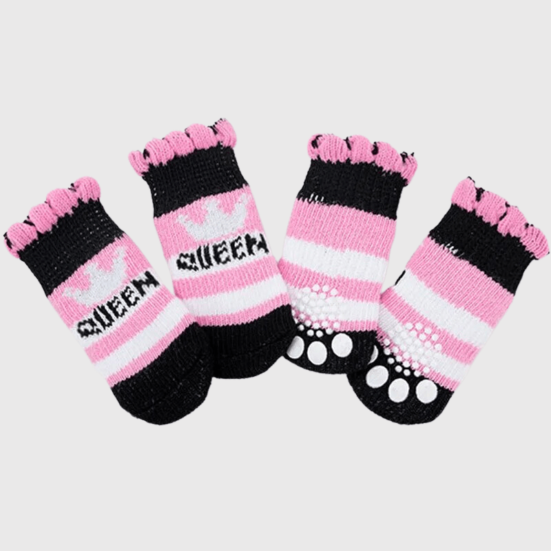 https://cdn.shopify.com/s/files/1/0763/9767/4819/files/Chaussette_pour_chien_Rose_Queen_caniche.png?v=1756917339