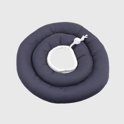 https://cdn.shopify.com/s/files/1/0763/9767/4819/files/Collier_de_protection_pour_chien_gris_noir.png?v=1749051409