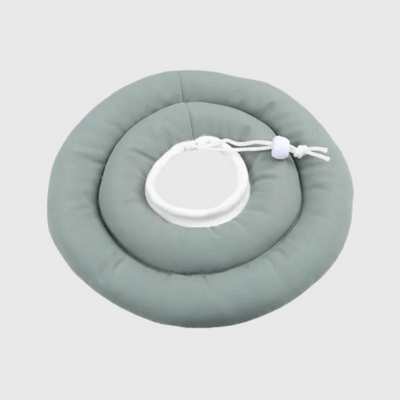 https://cdn.shopify.com/s/files/1/0763/9767/4819/files/Collier_de_protection_pour_chien_vert_gris.png?v=1749051409