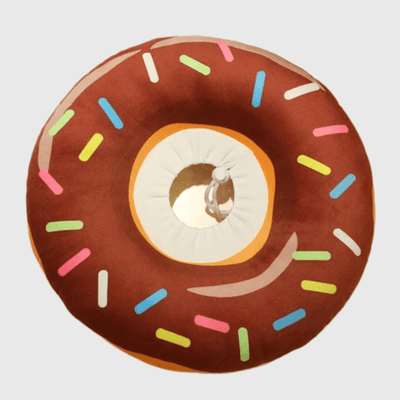 https://cdn.shopify.com/s/files/1/0763/9767/4819/files/Collier_lune_chien_en_forme_de_donuts_au_chocolat.png?v=1695912181