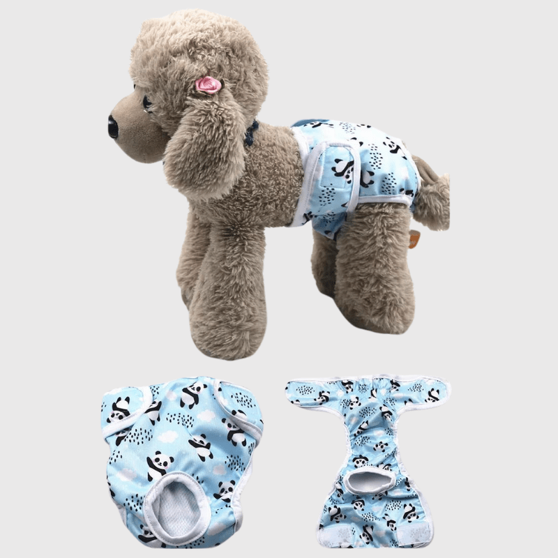 https://cdn.shopify.com/s/files/1/0763/9767/4819/files/Couche_culotte_pour_chien_exemple_sur_caniche.png?v=1746196573