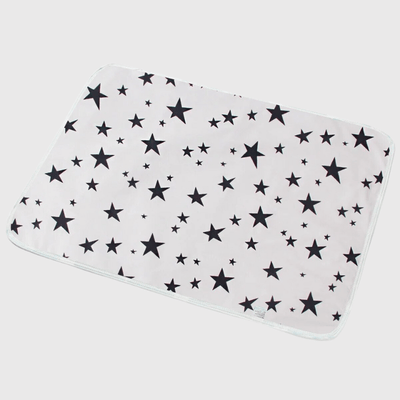 https://cdn.shopify.com/s/files/1/0763/9767/4819/files/Coussin_Pour_Chien_Lavable_etoile_noire.png?v=1727449965