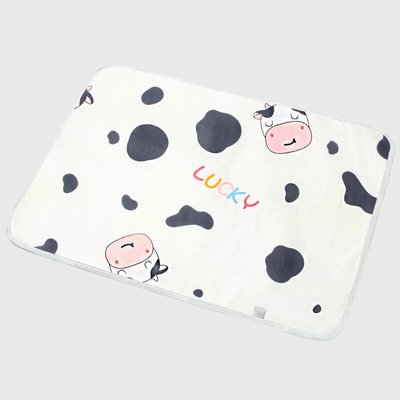 https://cdn.shopify.com/s/files/1/0763/9767/4819/files/Coussin_Pour_Chien_Lavable_vache.png?v=1727449940