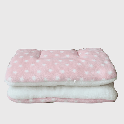 https://cdn.shopify.com/s/files/1/0763/9767/4819/files/Coussin_canap_pour_chien_rose_a_point_blanc.png?v=1748433145