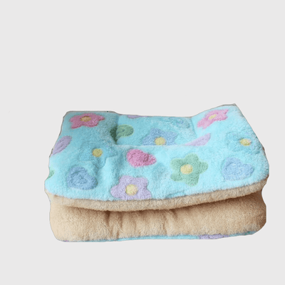 https://cdn.shopify.com/s/files/1/0763/9767/4819/files/Coussin_canape_pour_chien_fleur.png?v=1748433145