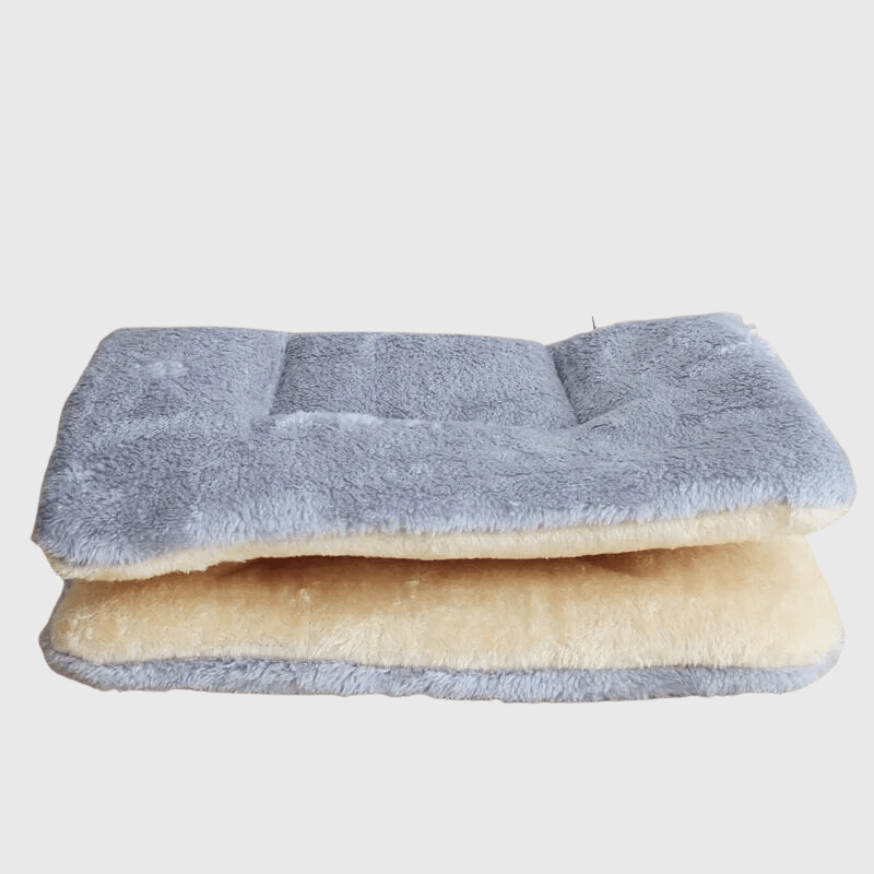 https://cdn.shopify.com/s/files/1/0763/9767/4819/files/Coussin_chien_pour_canape_multicolore_gris.png?v=1748433620