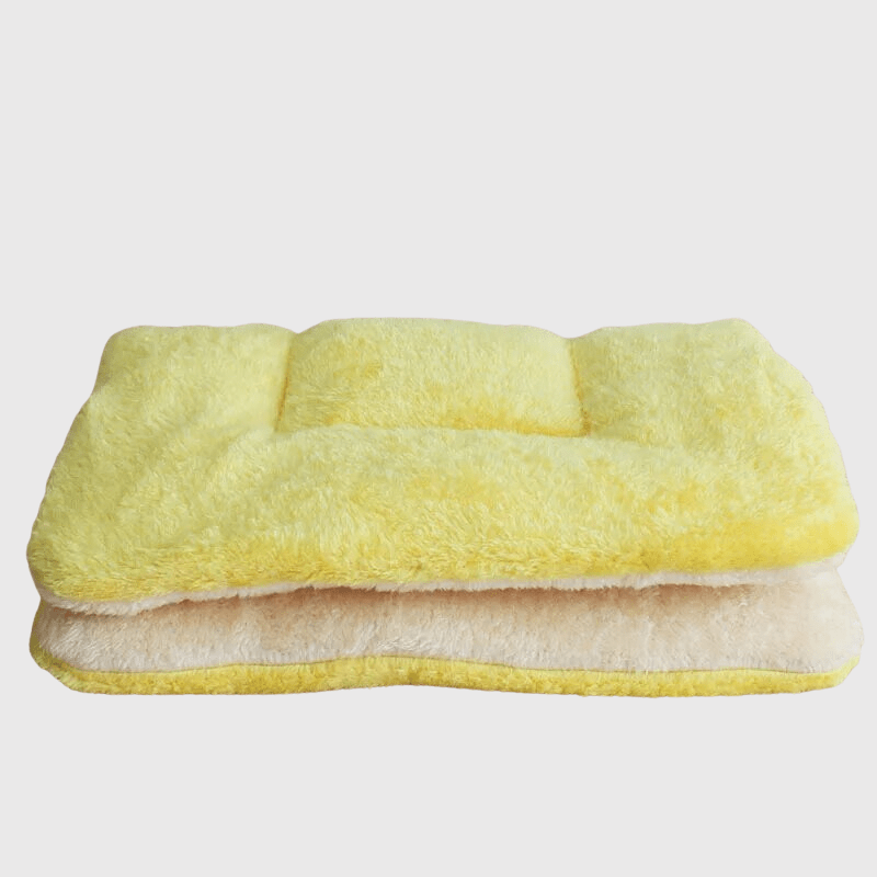 https://cdn.shopify.com/s/files/1/0763/9767/4819/files/Coussin_chien_pour_canape_multicolore_jaune.png?v=1748433620