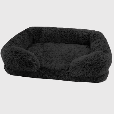 https://cdn.shopify.com/s/files/1/0763/9767/4819/files/Coussin_fluffy_pour_chien_noir.png?v=1747921492