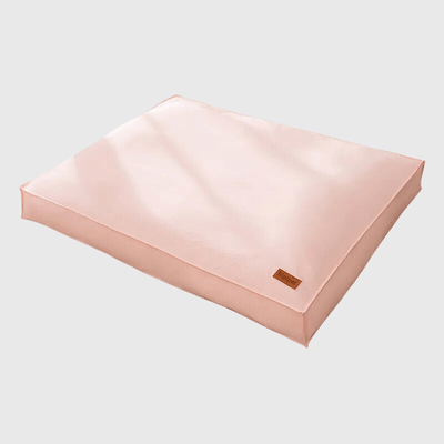 https://cdn.shopify.com/s/files/1/0763/9767/4819/files/Coussin_m_moire_de_forme_pour_chien_rose.png?v=1747663643