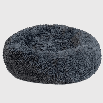 https://cdn.shopify.com/s/files/1/0763/9767/4819/files/Coussin_pour_grand_chien_noir.png?v=1748433849
