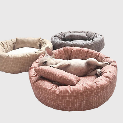 https://cdn.shopify.com/s/files/1/0763/9767/4819/files/Coussin_rond_pour_chien_modele.png?v=1747661960