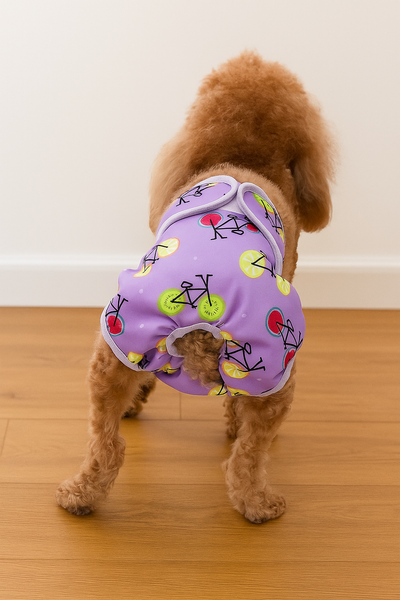 https://cdn.shopify.com/s/files/1/0763/9767/4819/files/Culotte_pour_chienne_chaleur_caniche_de_dos.png?v=1750087804