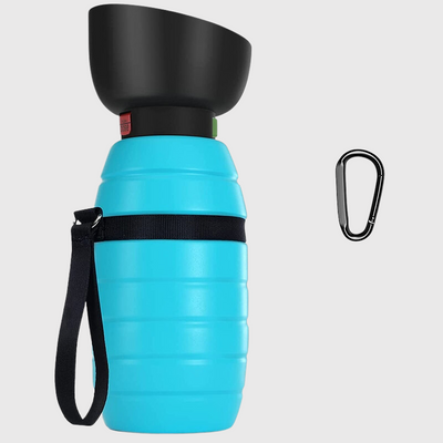 https://cdn.shopify.com/s/files/1/0763/9767/4819/files/Gourde_avec_distributeur_d_eau_pour_chien_bleu.png?v=1766078122