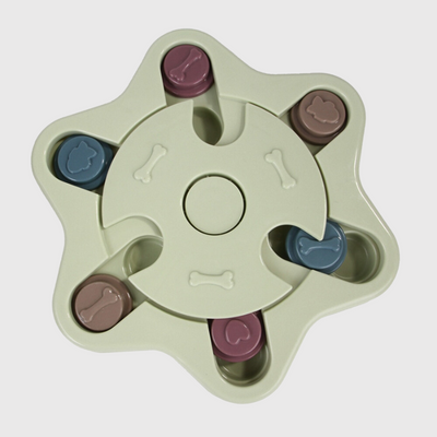 https://cdn.shopify.com/s/files/1/0763/9767/4819/files/Jouet_distributeur_de_croquettes_pour_chien_vert.png?v=1755871890