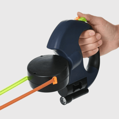 https://cdn.shopify.com/s/files/1/0763/9767/4819/files/Laisse_double_enrouleur_pour_chiens_bleu.png?v=1749048144