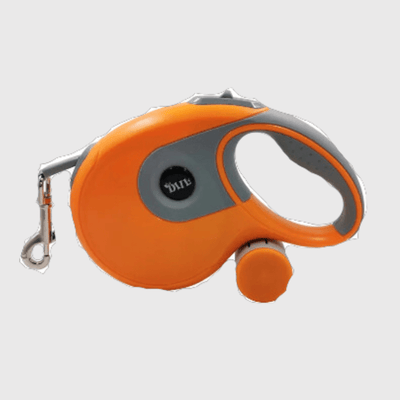 https://cdn.shopify.com/s/files/1/0763/9767/4819/files/Laisse_enrouleur_Orange_pour_chien_sac_a_caca.png?v=1698774602