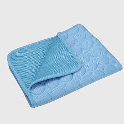 https://cdn.shopify.com/s/files/1/0763/9767/4819/files/Lit_de_camp_pour_chien_xxl_tapis.png?v=1747661116