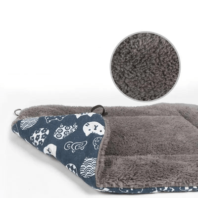 https://cdn.shopify.com/s/files/1/0763/9767/4819/files/Lit_de_camping_pour_chien_tapis.png?v=1747660246
