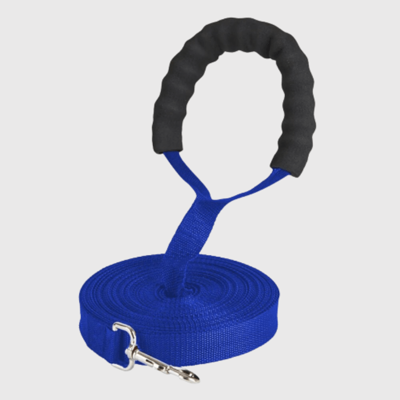 https://cdn.shopify.com/s/files/1/0763/9767/4819/files/Longe_de_travail_pour_chien_1.2m_anse_pour_main_bleu_fonce.png?v=1696866248