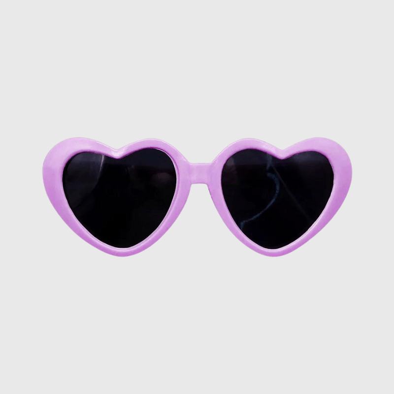 https://cdn.shopify.com/s/files/1/0763/9767/4819/files/Lunette_de_soleil_en_forme_de_coeur_pour_chien_violet.png?v=1750088129