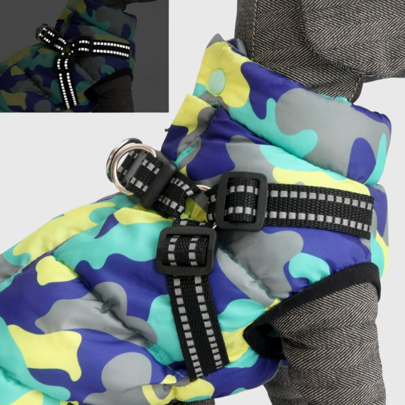 https://cdn.shopify.com/s/files/1/0763/9767/4819/files/Manteau_pour_chien_avec_attache_pression_et_harnais_integre_vue_dans_la_nuit.png?v=1753208438