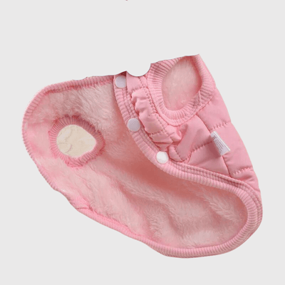 https://cdn.shopify.com/s/files/1/0763/9767/4819/files/Manteau_pour_chien_en_laine_rose_interieur.png?v=1697373215