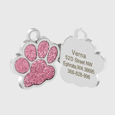 https://cdn.shopify.com/s/files/1/0763/9767/4819/files/Medaille_chien_solide_strass_patte_de_chien_rose.png?v=1751382826