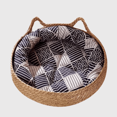 https://cdn.shopify.com/s/files/1/0763/9767/4819/files/Panier-en-osier-pour-chien-maison.png?v=1744812382
