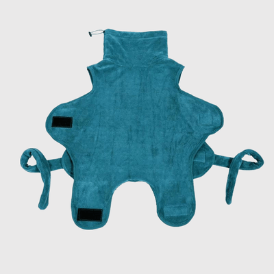 https://cdn.shopify.com/s/files/1/0763/9767/4819/files/Peignoir_pour_chien_Bleu_derriere.png?v=1753288021
