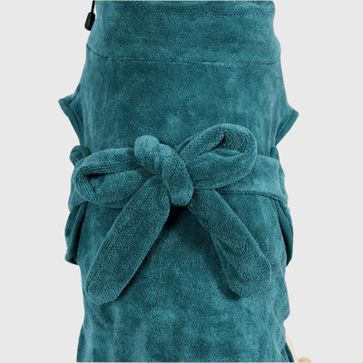 https://cdn.shopify.com/s/files/1/0763/9767/4819/files/Peignoir_pour_chien_Bleu_ferme.png?v=1753288021