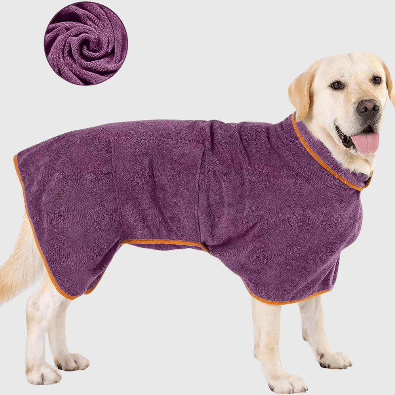 https://cdn.shopify.com/s/files/1/0763/9767/4819/files/Peignoir_sorti_de_bain_pour_chien_violet_labrador.png?v=1756309552