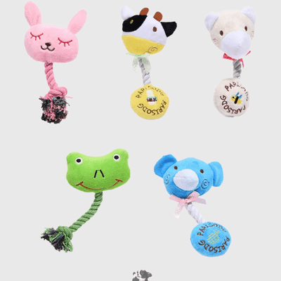 https://cdn.shopify.com/s/files/1/0763/9767/4819/files/Peluche_bleu_pour_chien_destructeur_ensemble.png?v=1700155291
