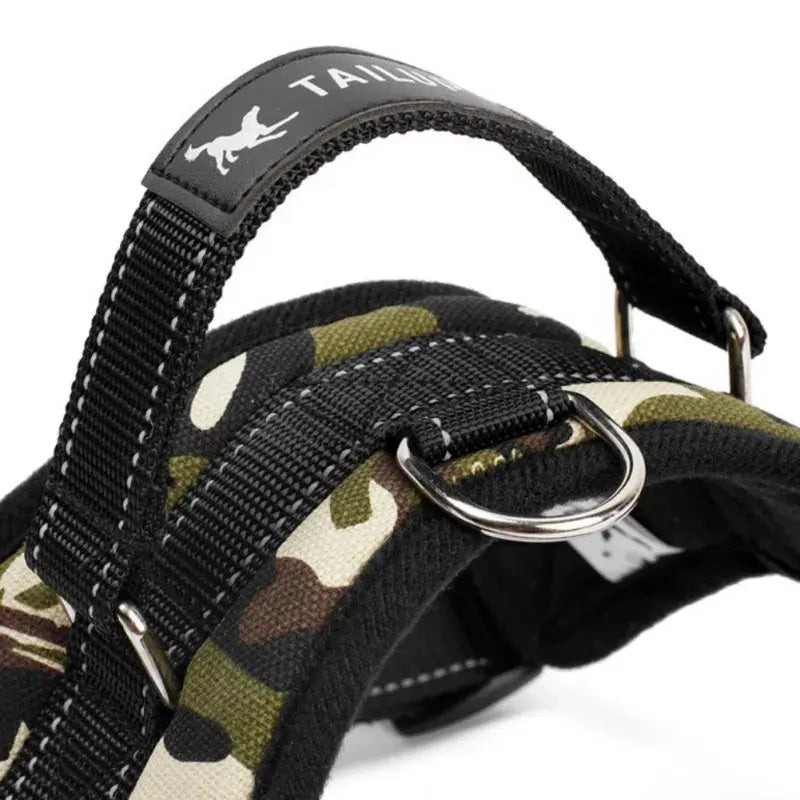 https://cdn.shopify.com/s/files/1/0923/9910/8483/files/Harnais_Tactique_Pour_Chien_Camo.webp?v=1747592056