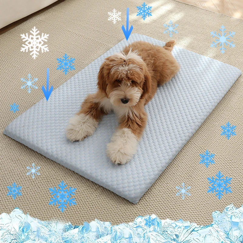 Tapis Rafraîchissant pour Chien en Soie Glacée, Antidérapant
