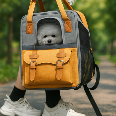 https://cdn.shopify.com/s/files/1/0763/9767/4819/files/Sac_dos_pour_petit_chien_dans_un_parc.png?v=1748439198