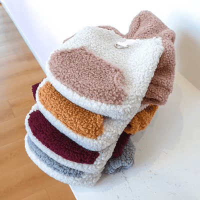 https://cdn.shopify.com/s/files/1/0763/9767/4819/files/Sweat_Chien_empile.png?v=1763994844