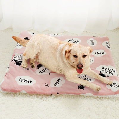 https://cdn.shopify.com/s/files/1/0763/9767/4819/files/Tapis_chien_pour_voiture_labrador.webp?v=1747839756