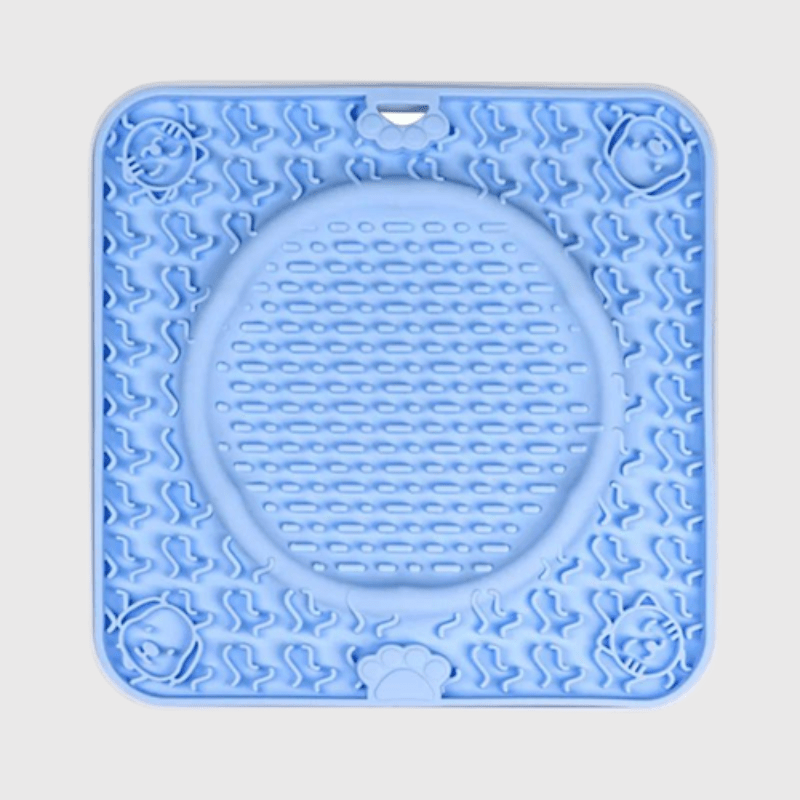 https://cdn.shopify.com/s/files/1/0763/9767/4819/files/Tapis_de_fouille_pour_chien_carre_et_rond_avec_des_ventouses_derrieres_bleu.png?v=1696435633
