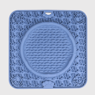 https://cdn.shopify.com/s/files/1/0763/9767/4819/files/Tapis_de_fouille_pour_chien_carre_et_rond_avec_des_ventouses_derrieres_bleu_fonce.png?v=1696435630